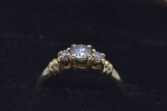 Danni - 18ct yellow gold diamond trilogy ring