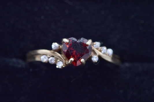 Berry - 9ct yellow gold  Australian Garnet heart ring