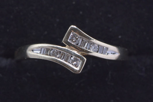 Evelyn - Bypass diamond ring 9ct yellow gold