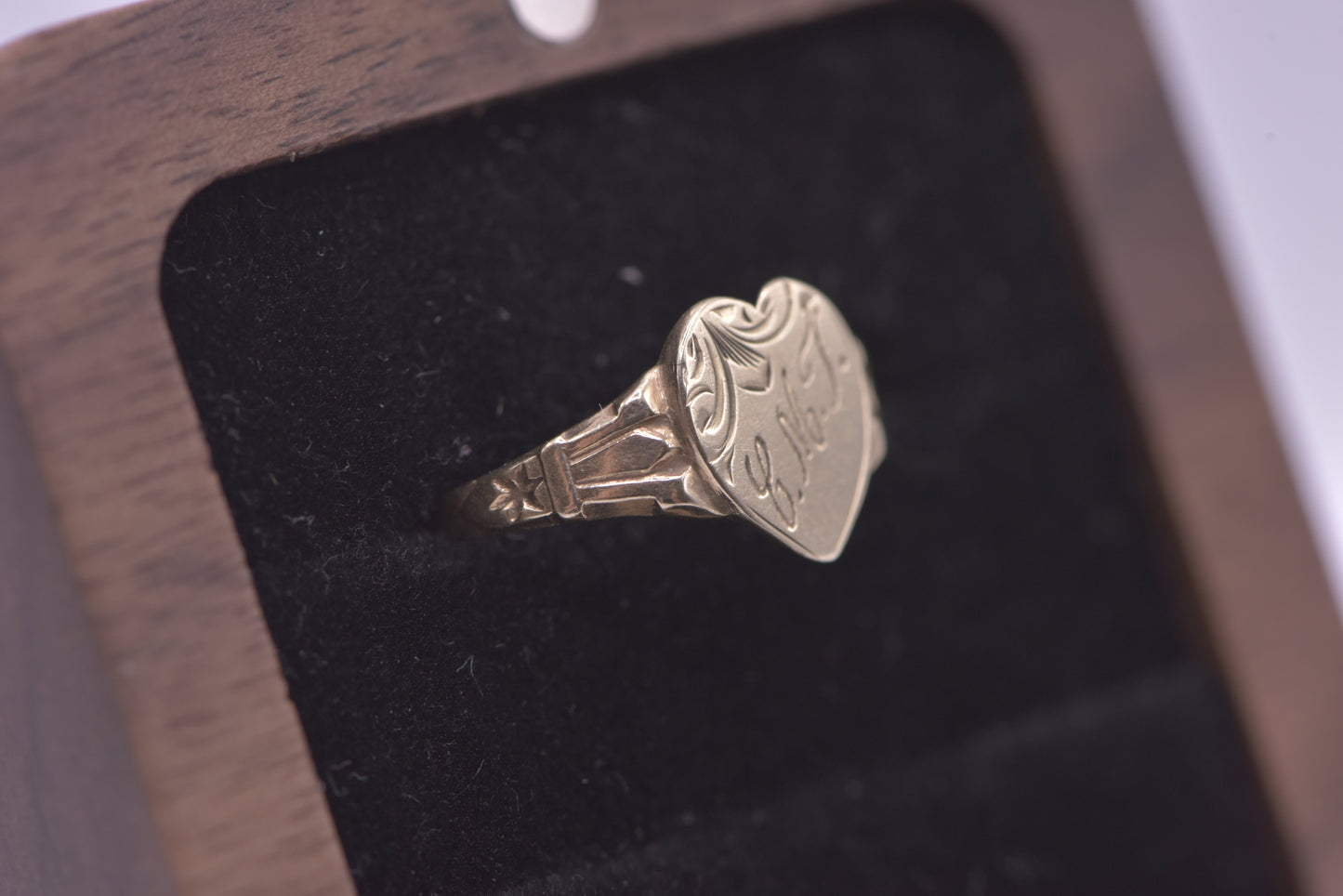 CJ - Vintage 'Rodd' 9ct yellow gold signet ring