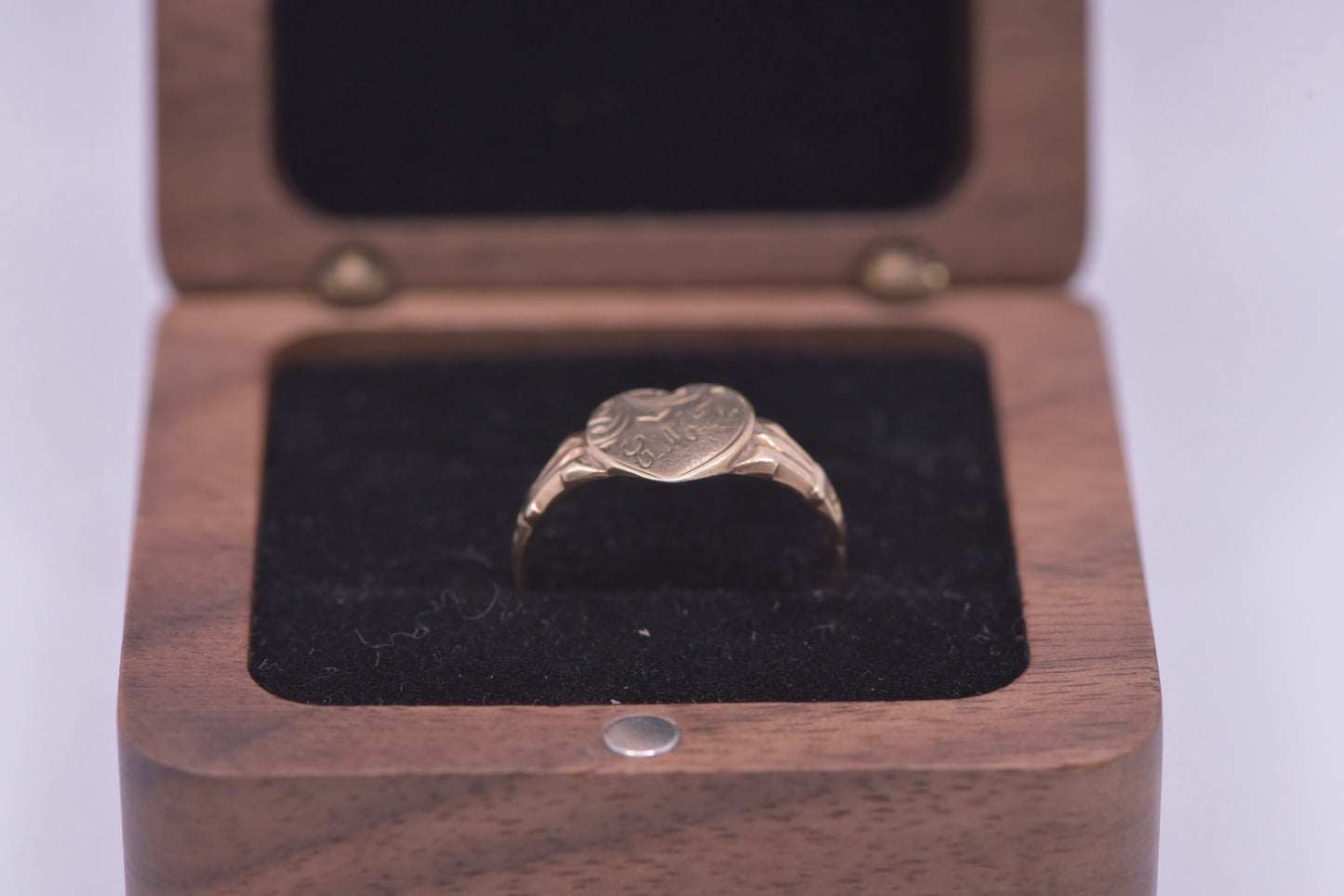 CJ - Vintage 'Rodd' 9ct yellow gold signet ring