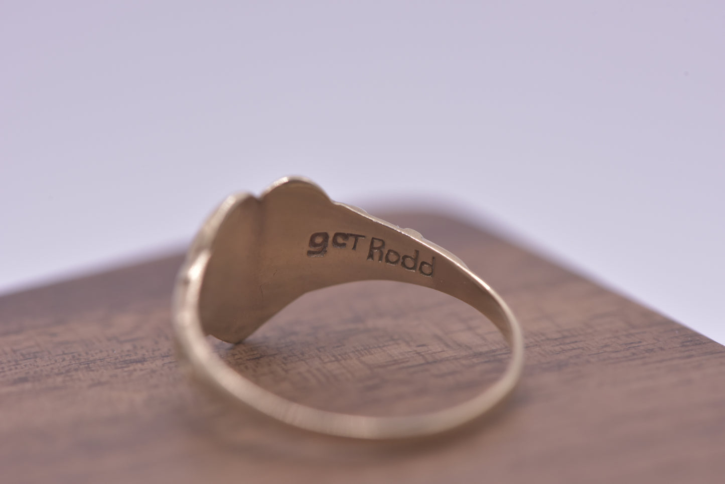 CJ - Vintage 'Rodd' 9ct yellow gold signet ring