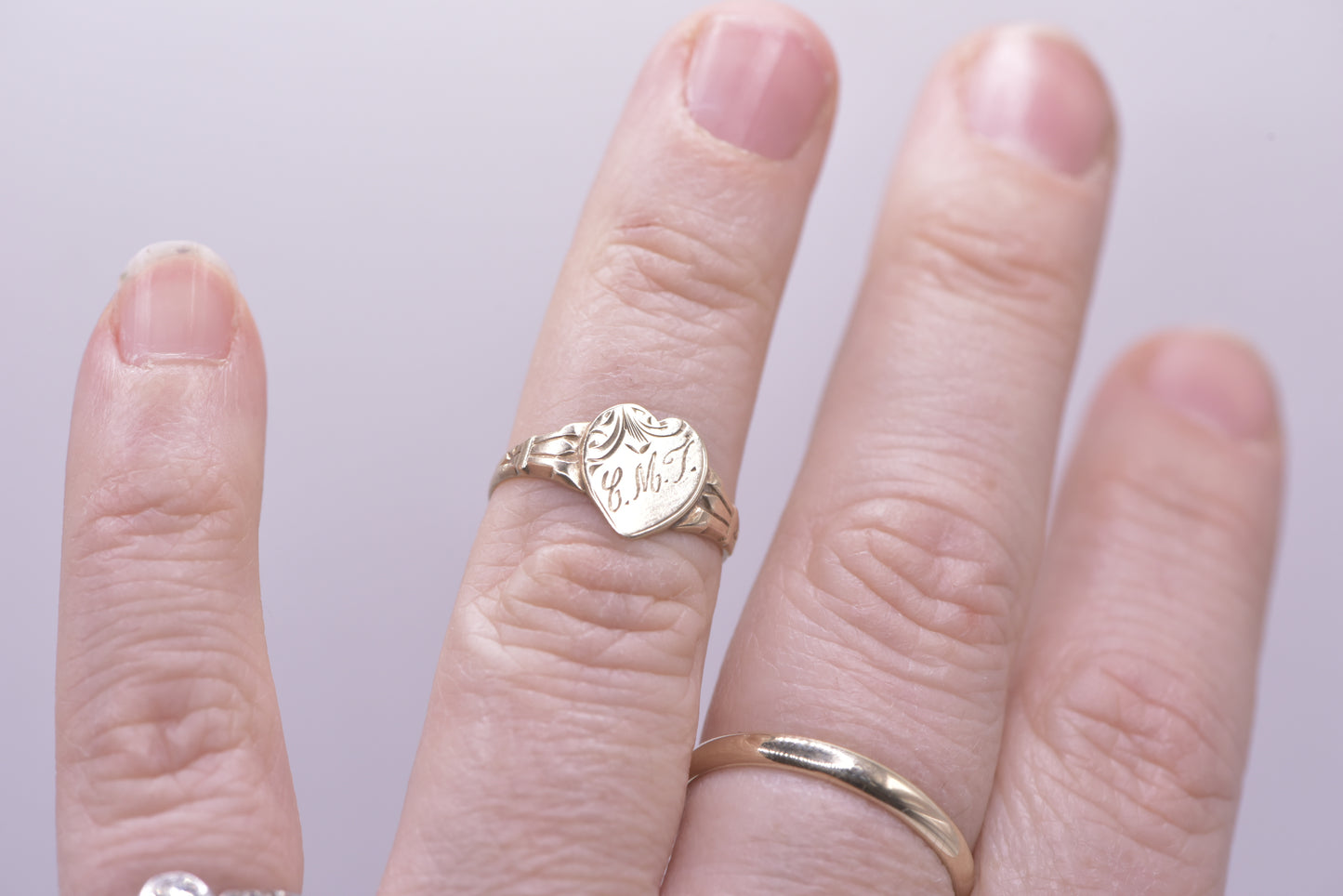 CJ - Vintage 'Rodd' 9ct yellow gold signet ring