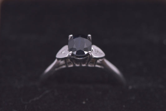 Amore - 9ct white gold Sapphire ring
