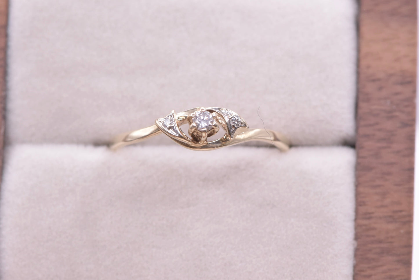 Zia - 9ct diamond ring