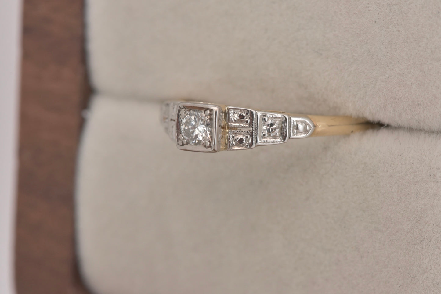 Wilhelmina - 18ct Art Deco 18ct  diamond gold ring