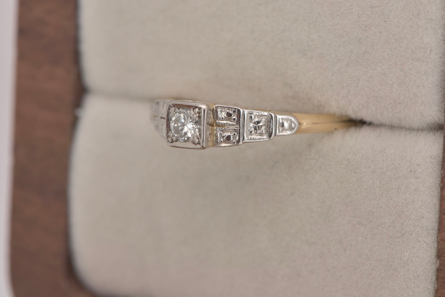 Wilhelmina - 18ct Art Deco 18ct  diamond gold ring