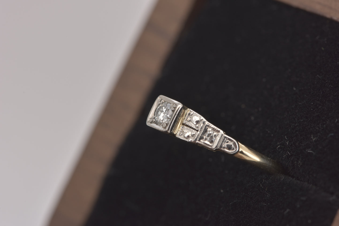 Wilhelmina - 18ct Art Deco 18ct  diamond gold ring