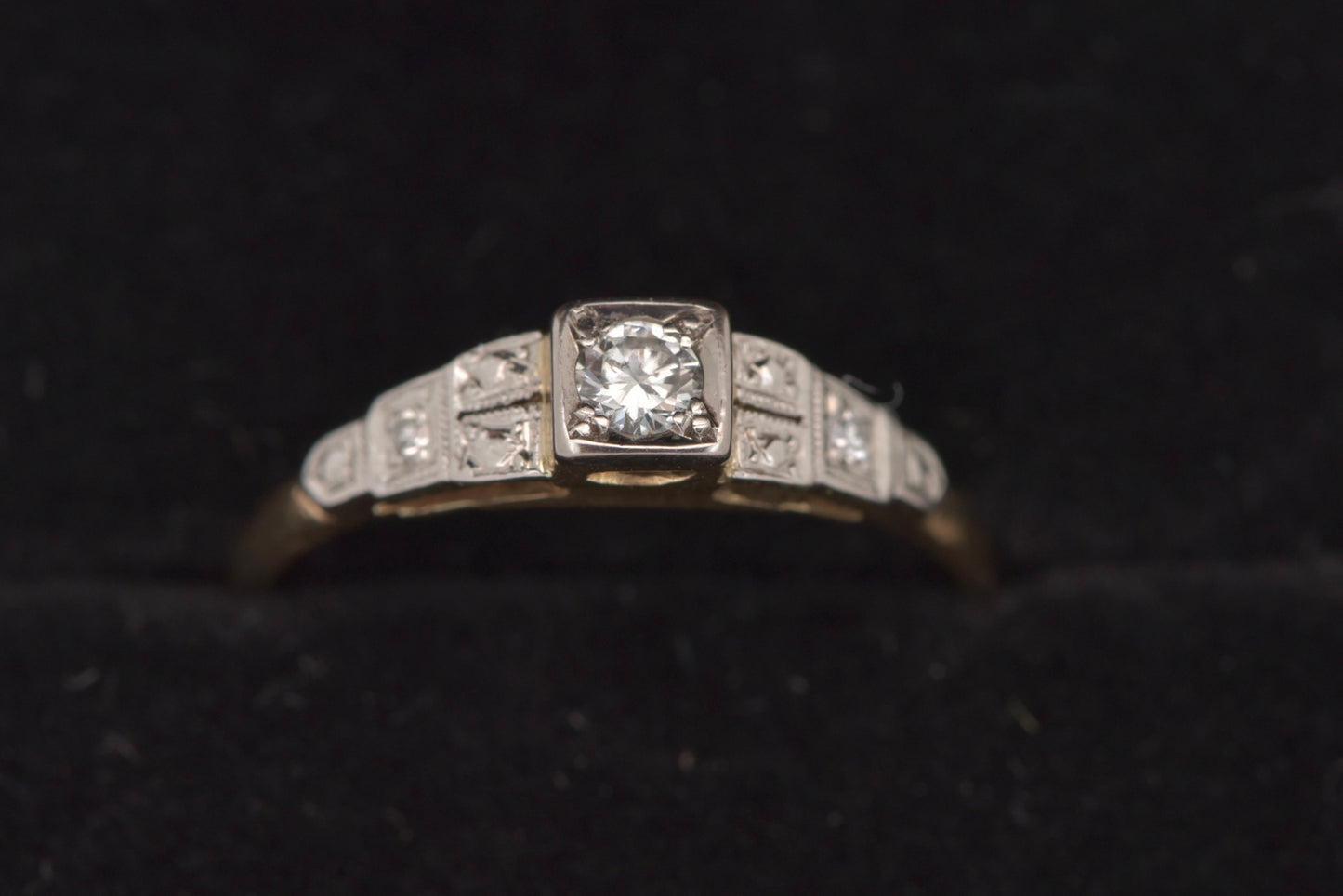 Wilhelmina - 18ct Art Deco 18ct  diamond gold ring