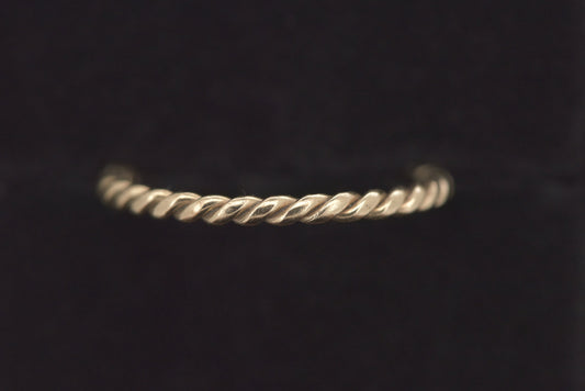 Geraldine  - 9ct twist ring