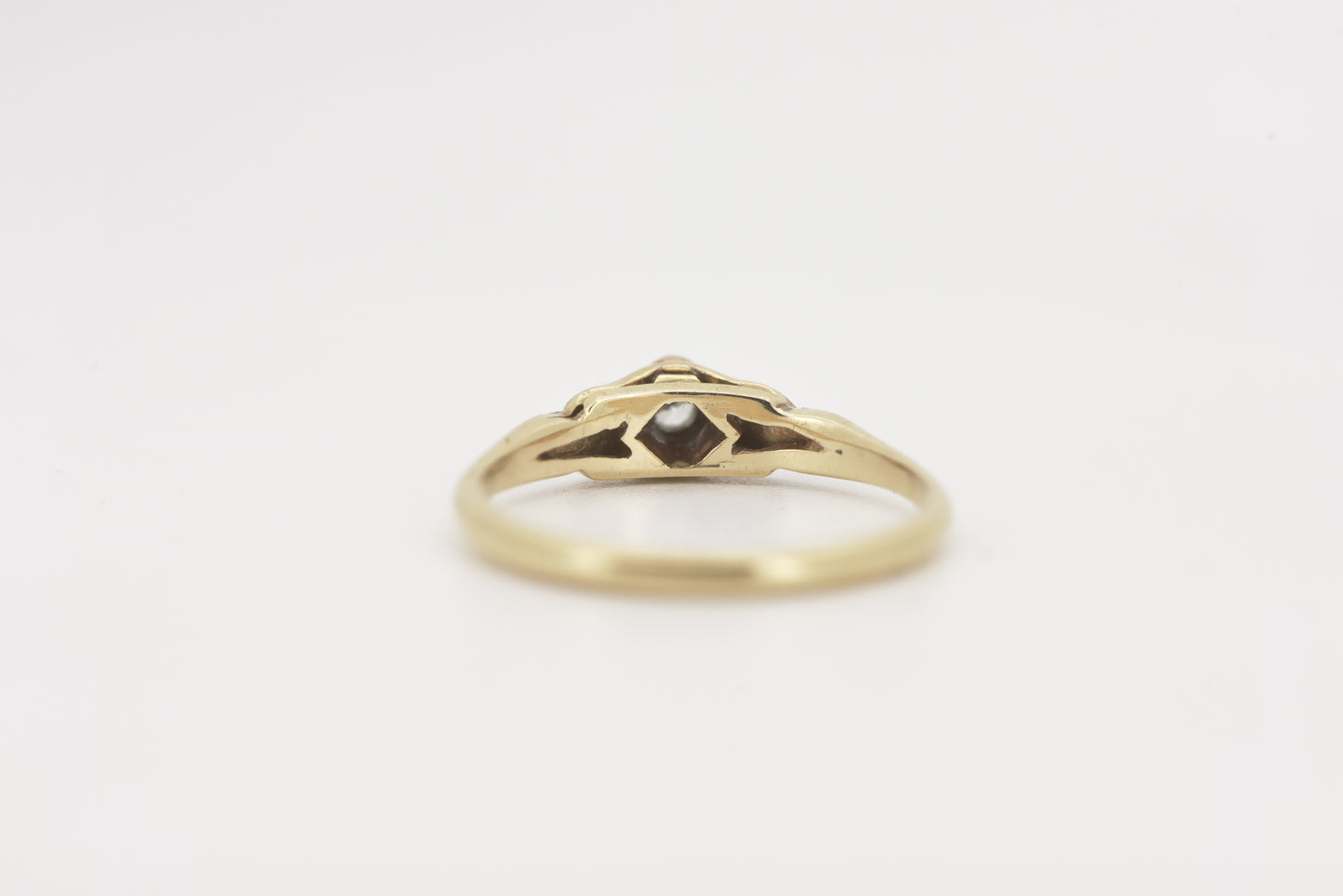 Wilma - 18ct Art Deco 18ct  diamond gold ring