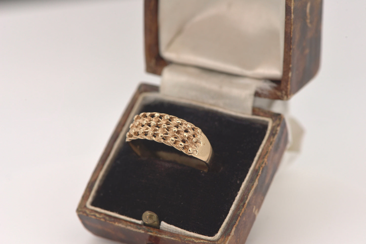 Wilbur - 9ct yellow gold wide keeper gold ring