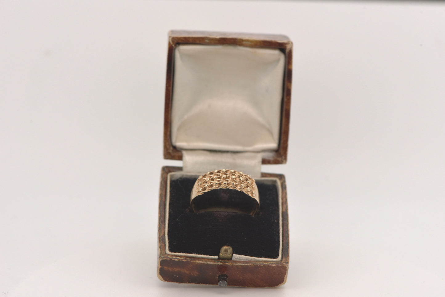 Wilbur - 9ct yellow gold wide keeper gold ring