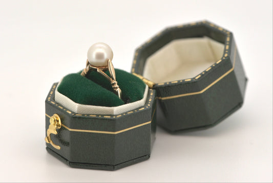 Farida - 9ct vintage Australian pearl gold ring
