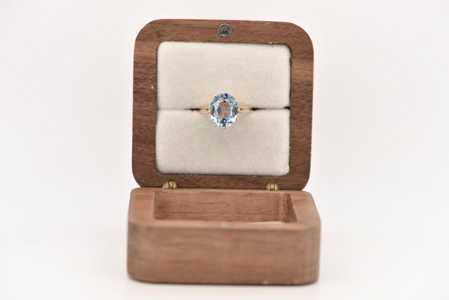 9ct yellow gold ring with blue stone