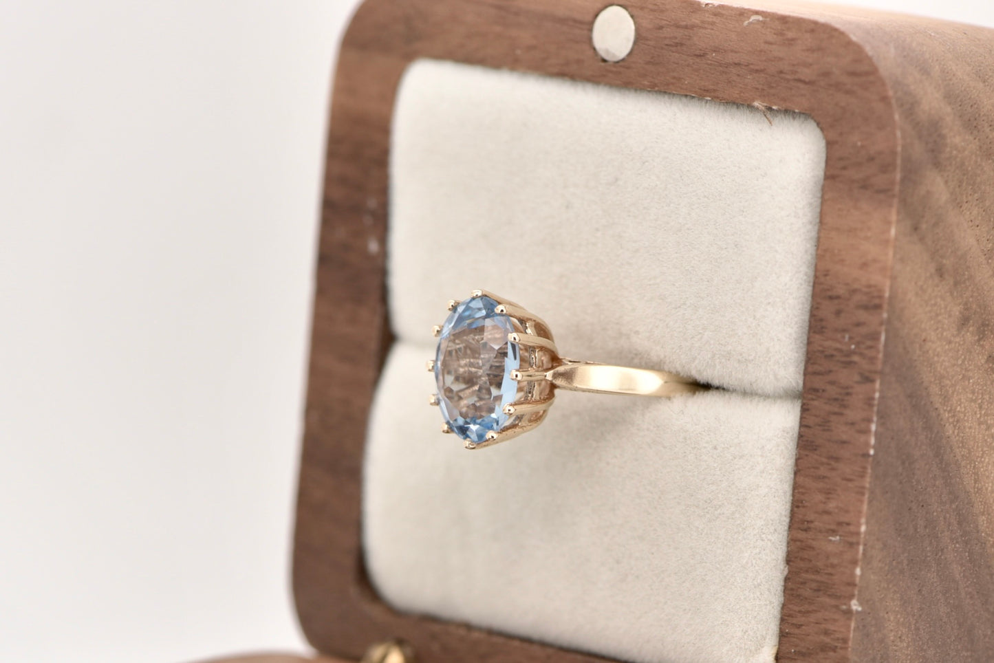 9ct yellow gold ring with blue stone