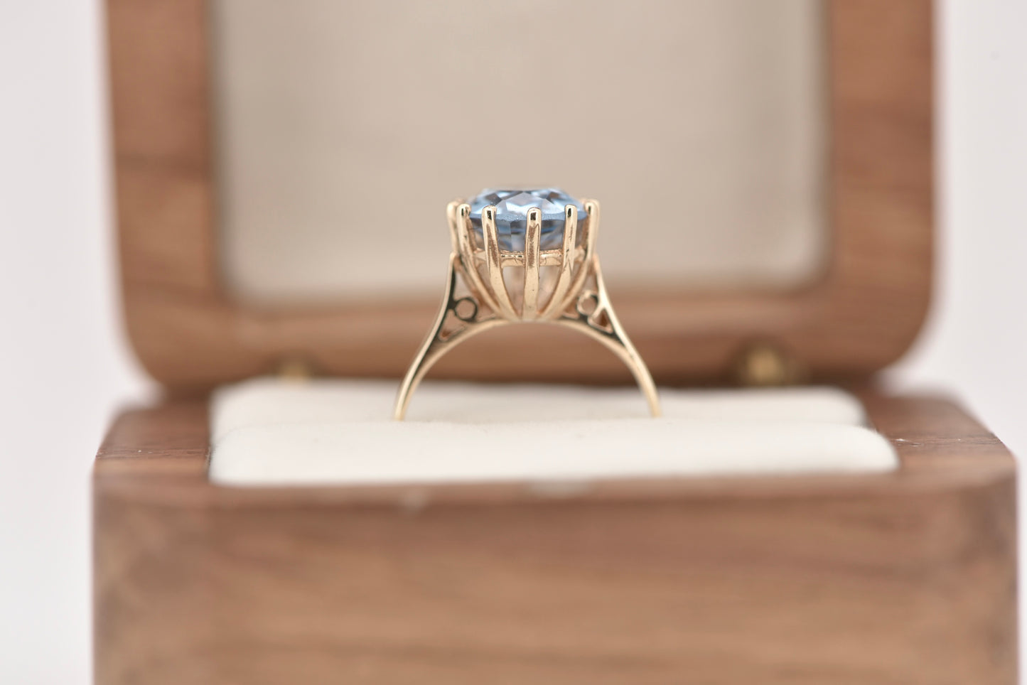 9ct yellow gold ring with blue stone
