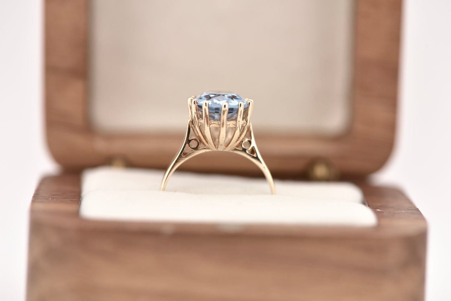 9ct yellow gold ring with blue stone