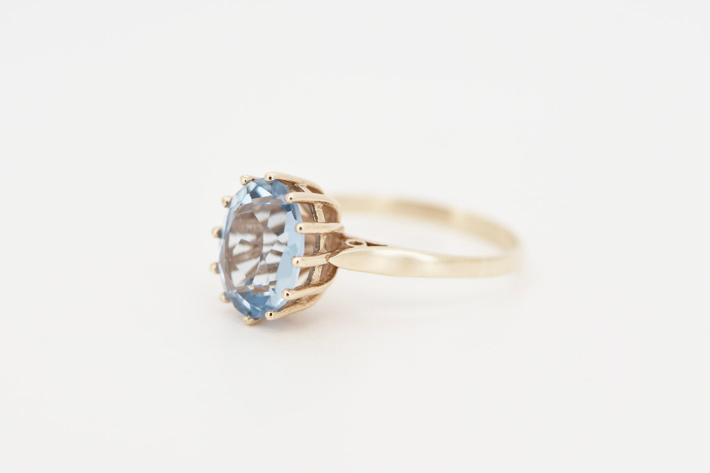 9ct yellow gold ring with blue stone