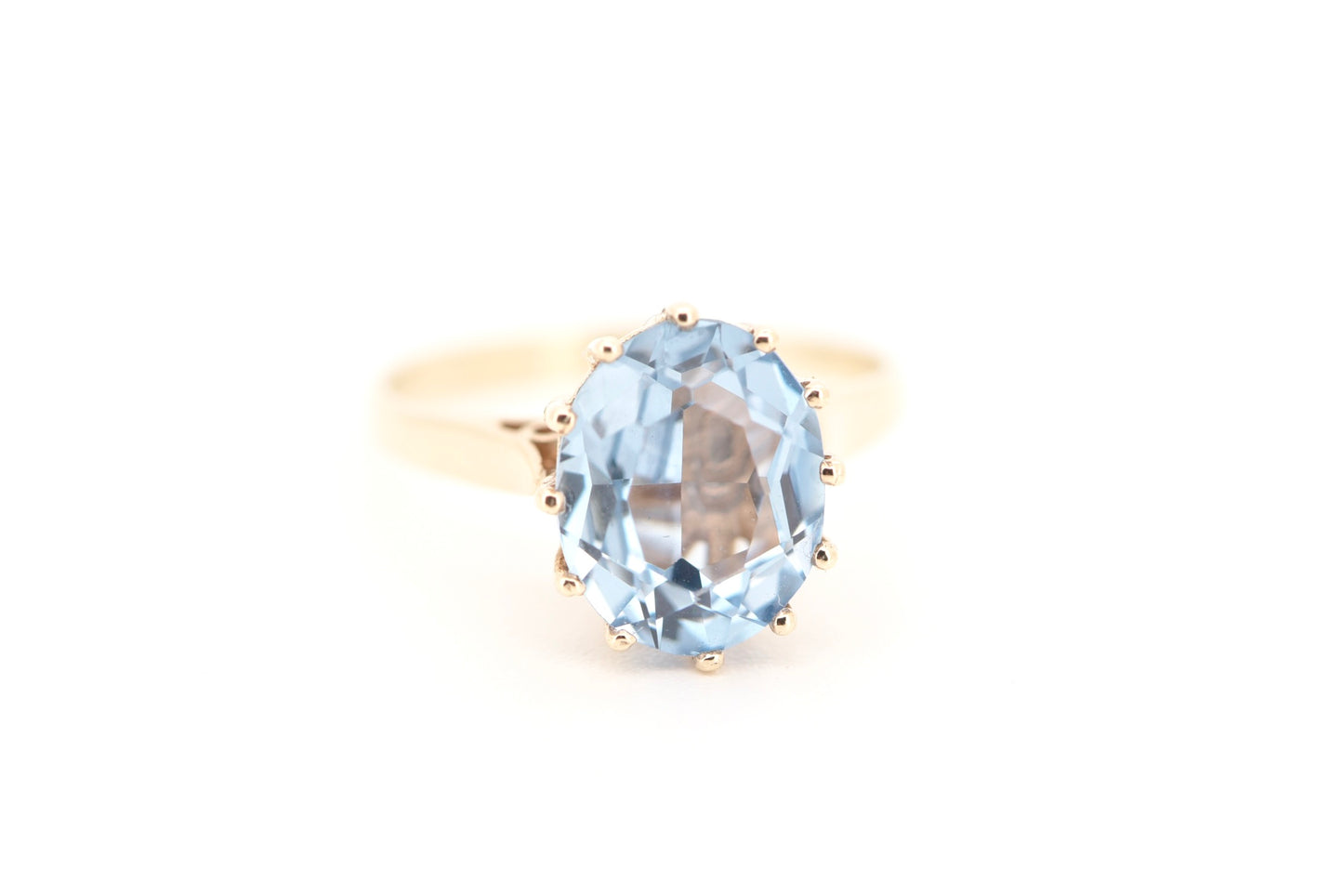 9ct yellow gold ring with blue stone