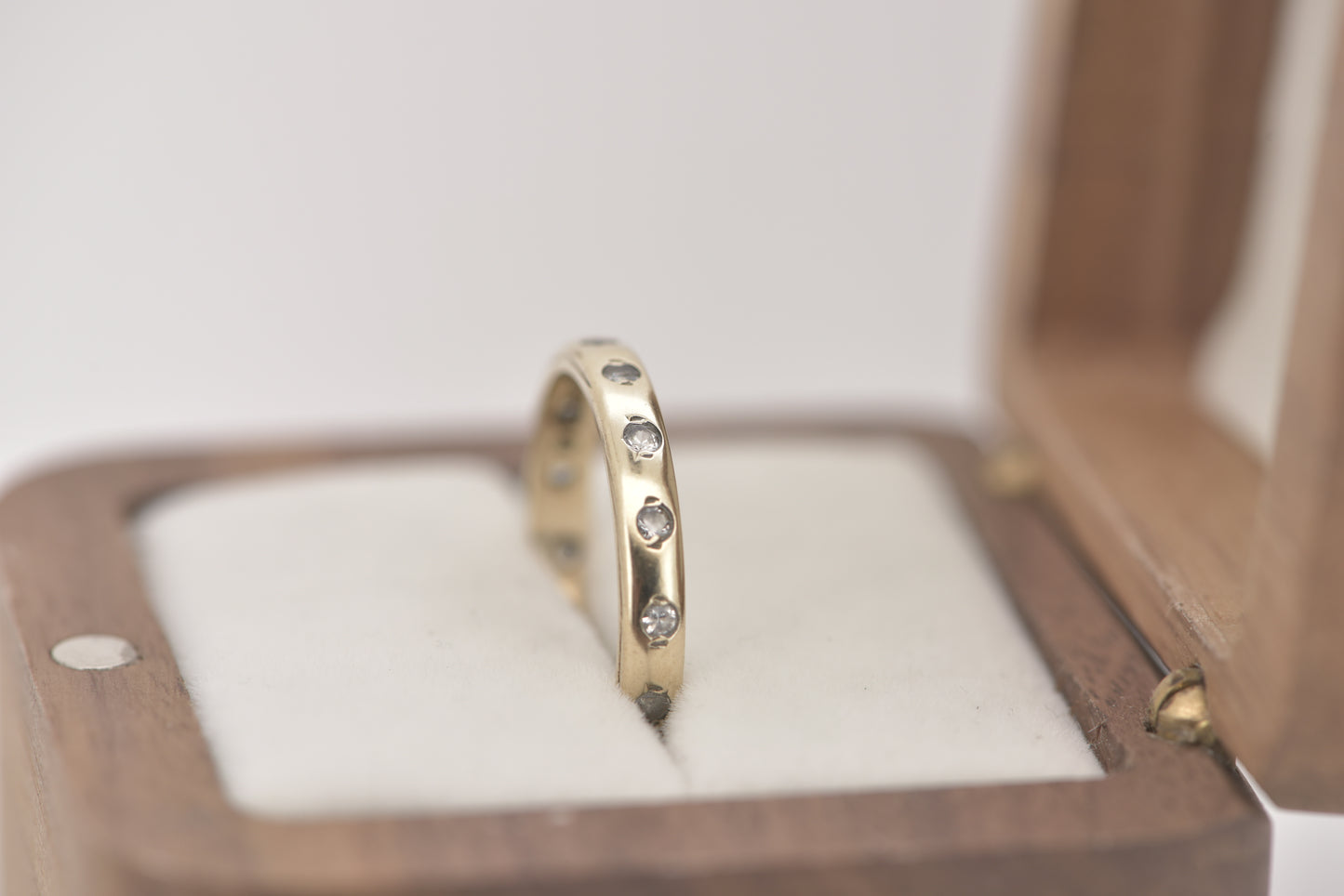 Unity - Eternity band with 15 clear flush set gemstones - gold ring