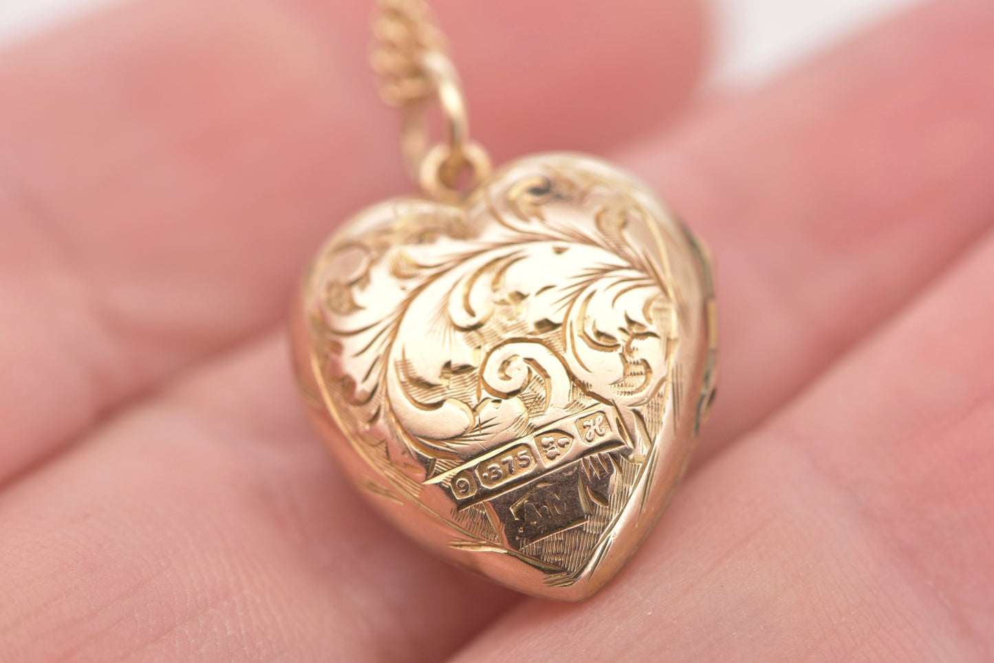 Antique 9ct etched heart locket - 1908 Chester hallmarks