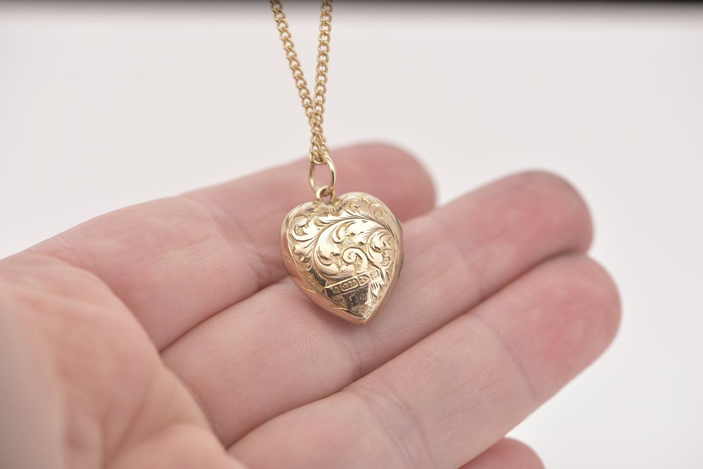 Antique 9ct etched heart locket - 1908 Chester hallmarks