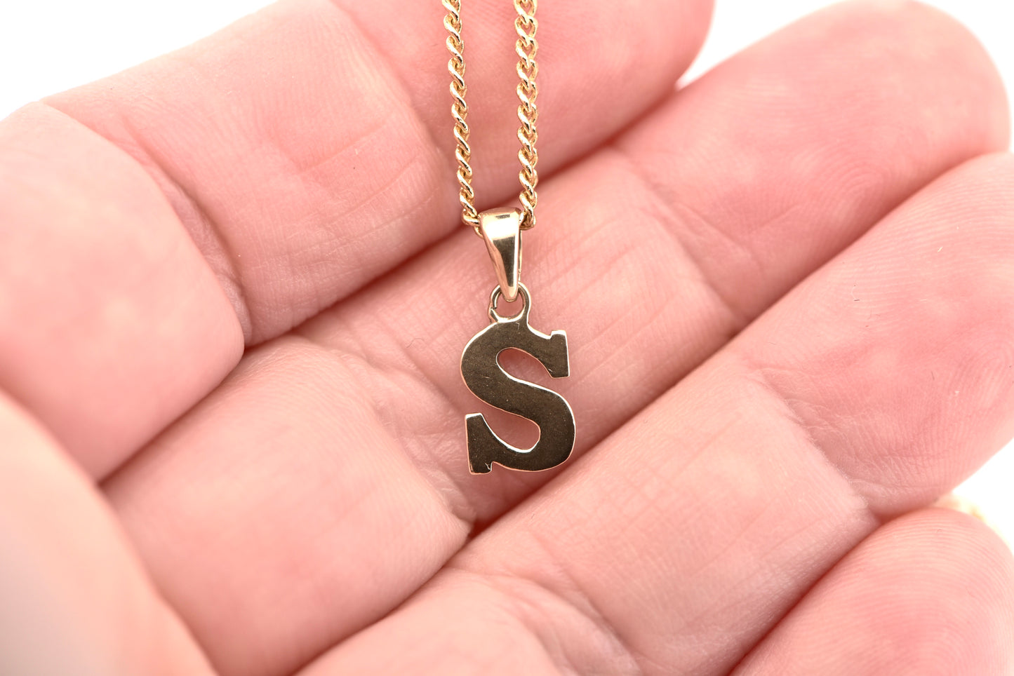 Charm Letter S in 9ct yellow gold