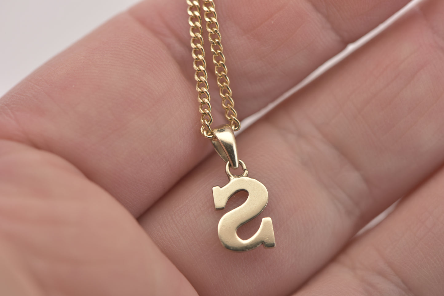 Charm Letter S in 9ct yellow gold