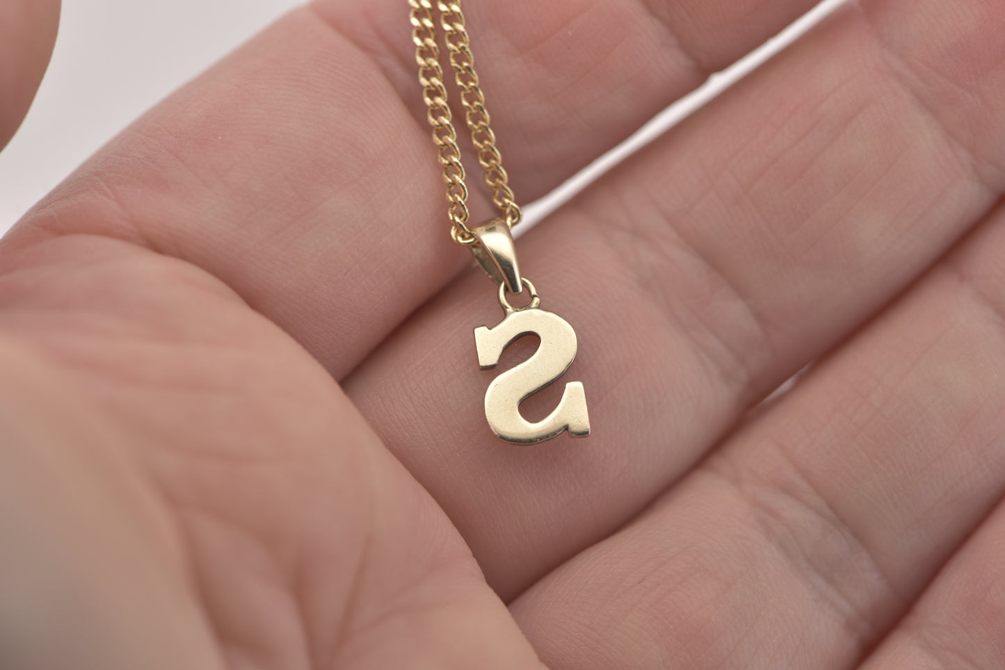 Charm Letter S in 9ct yellow gold