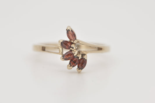 Sujo - 9ct vintage garnet yellow gold ring