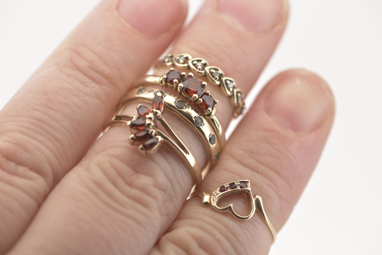 Sujo - 9ct vintage garnet yellow gold ring