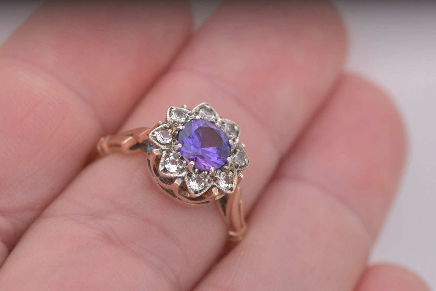 Violette - 9ct yellow gold Synthetic Color change Sapphire