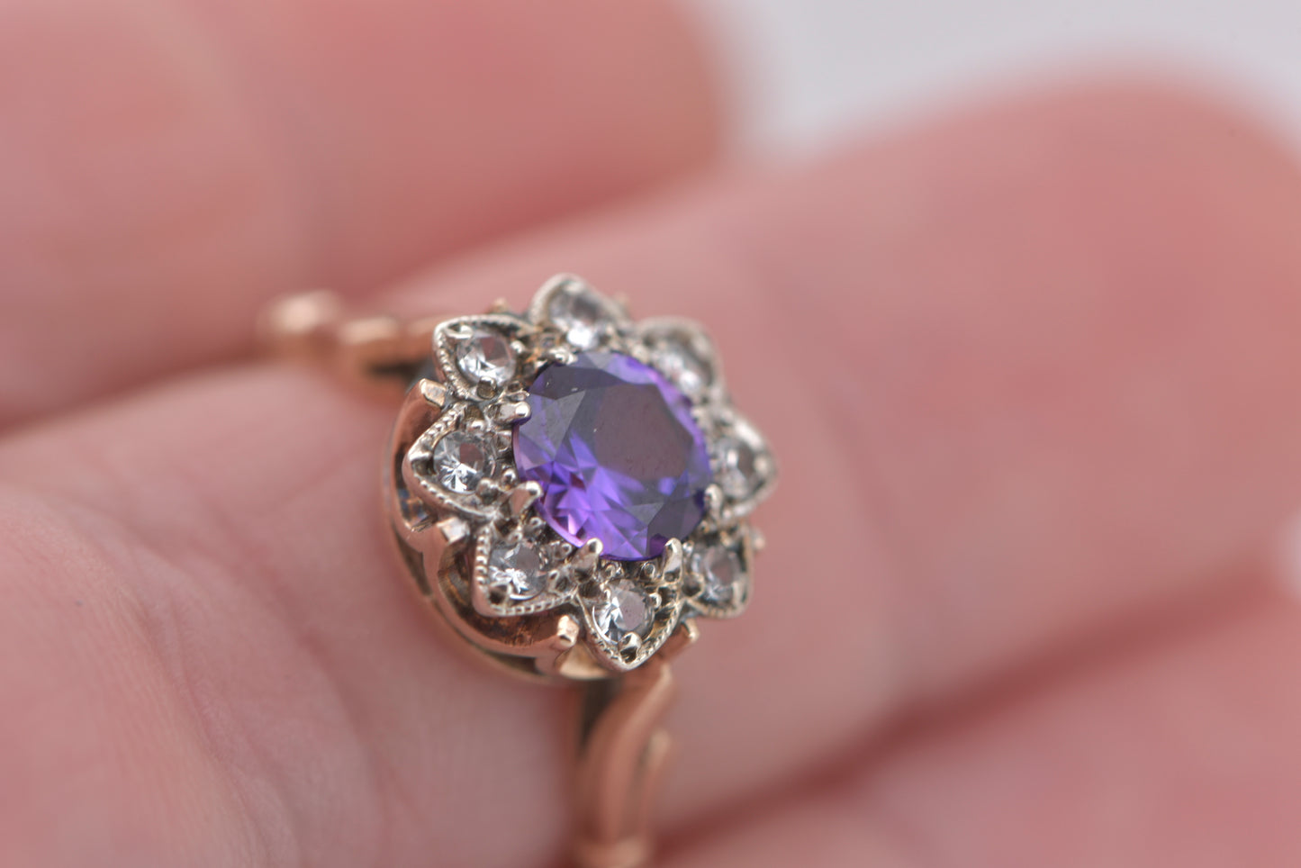 Violette - 9ct yellow gold Synthetic Color change Sapphire