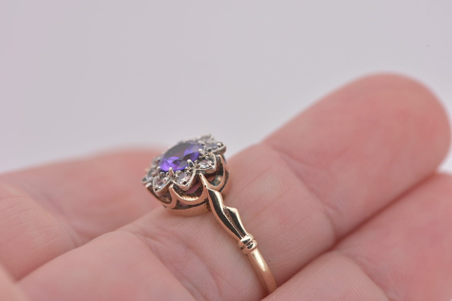 Violette - 9ct yellow gold Synthetic Color change Sapphire