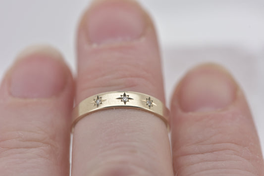 Star - 9ct starlet diamond trilogy ring - gold band (Copy)
