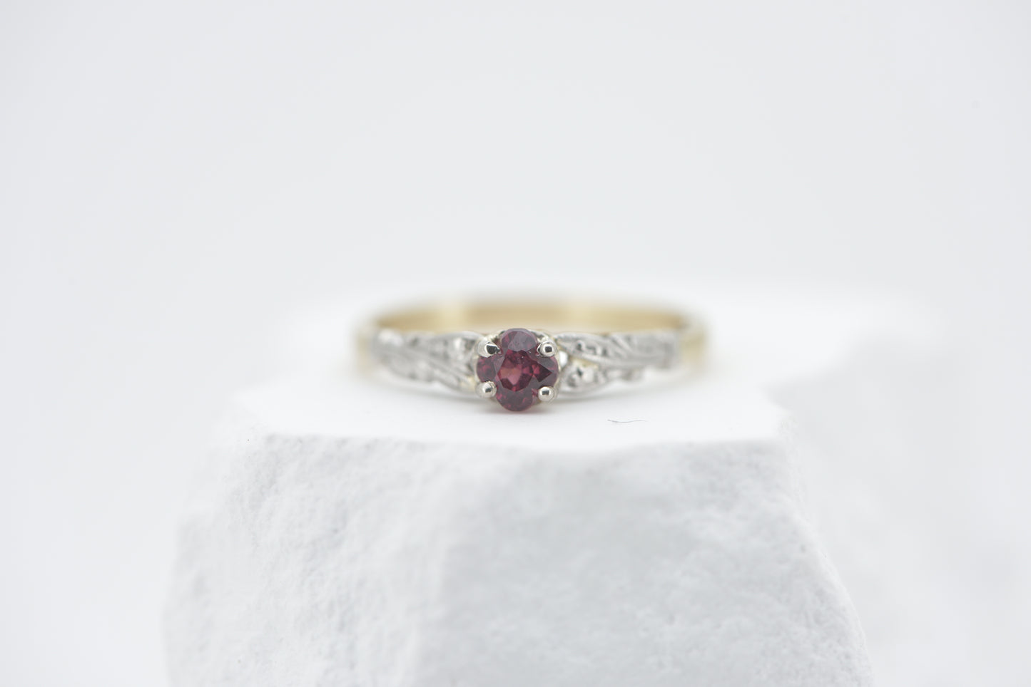 Clover - 18ct yellow gold with 9ct white gold floral setting