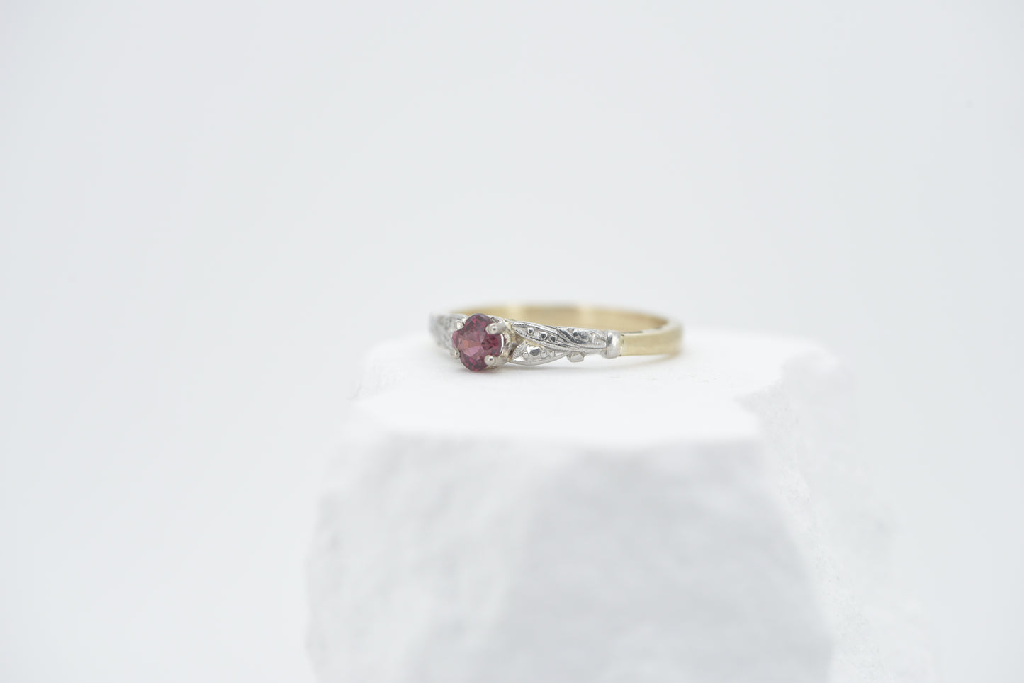 Clover - 18ct yellow gold with 9ct white gold floral setting