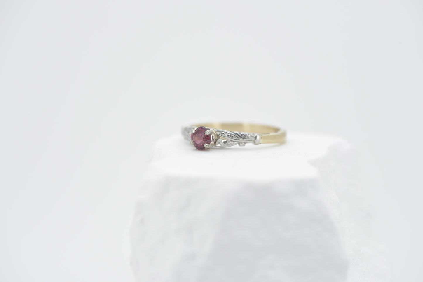 Clover - 18ct yellow gold with 9ct white gold floral setting