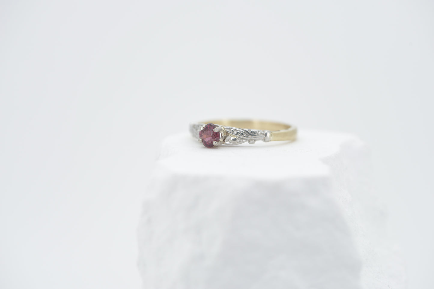 Clover - 18ct yellow gold with 9ct white gold floral setting