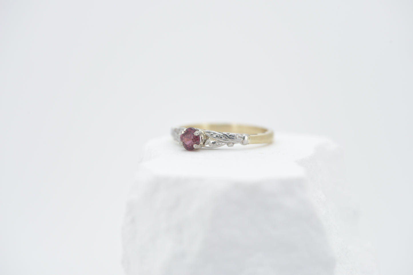 Clover - 18ct yellow gold with 9ct white gold floral setting