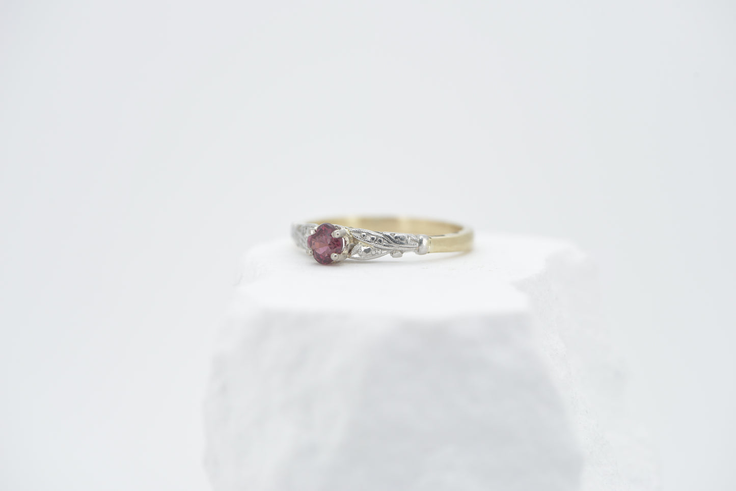 Clover - 18ct yellow gold with 9ct white gold floral setting