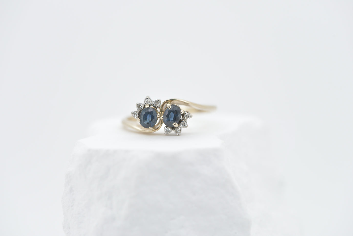 Clara Bow - Sapphire Toi et Moi with diamonds eyelashes - 14ct gold ring