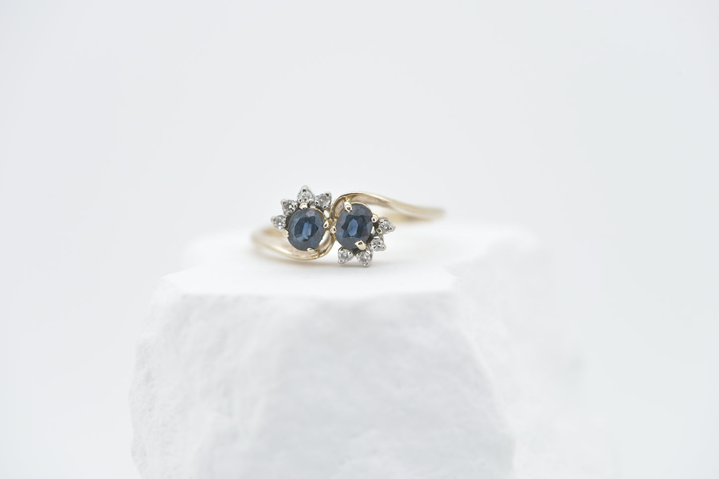 Clara Bow - Sapphire Toi et Moi with diamonds eyelashes - 14ct gold ring