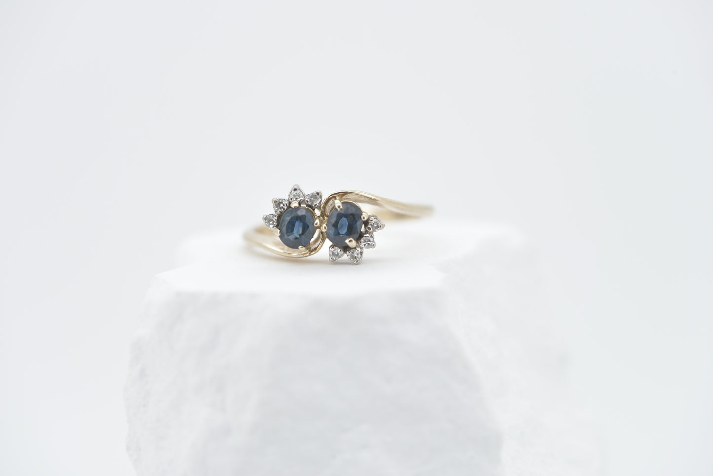 Clara Bow - Sapphire Toi et Moi with diamonds eyelashes - 14ct gold ring