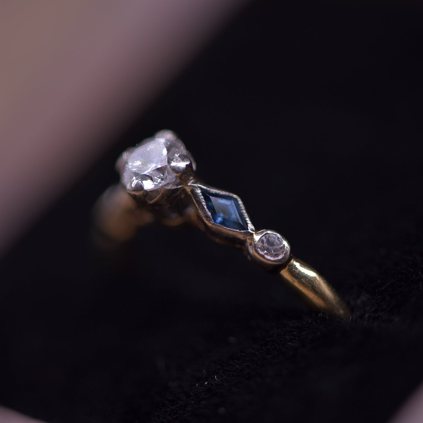 18ct Diamond and Sapphire ring