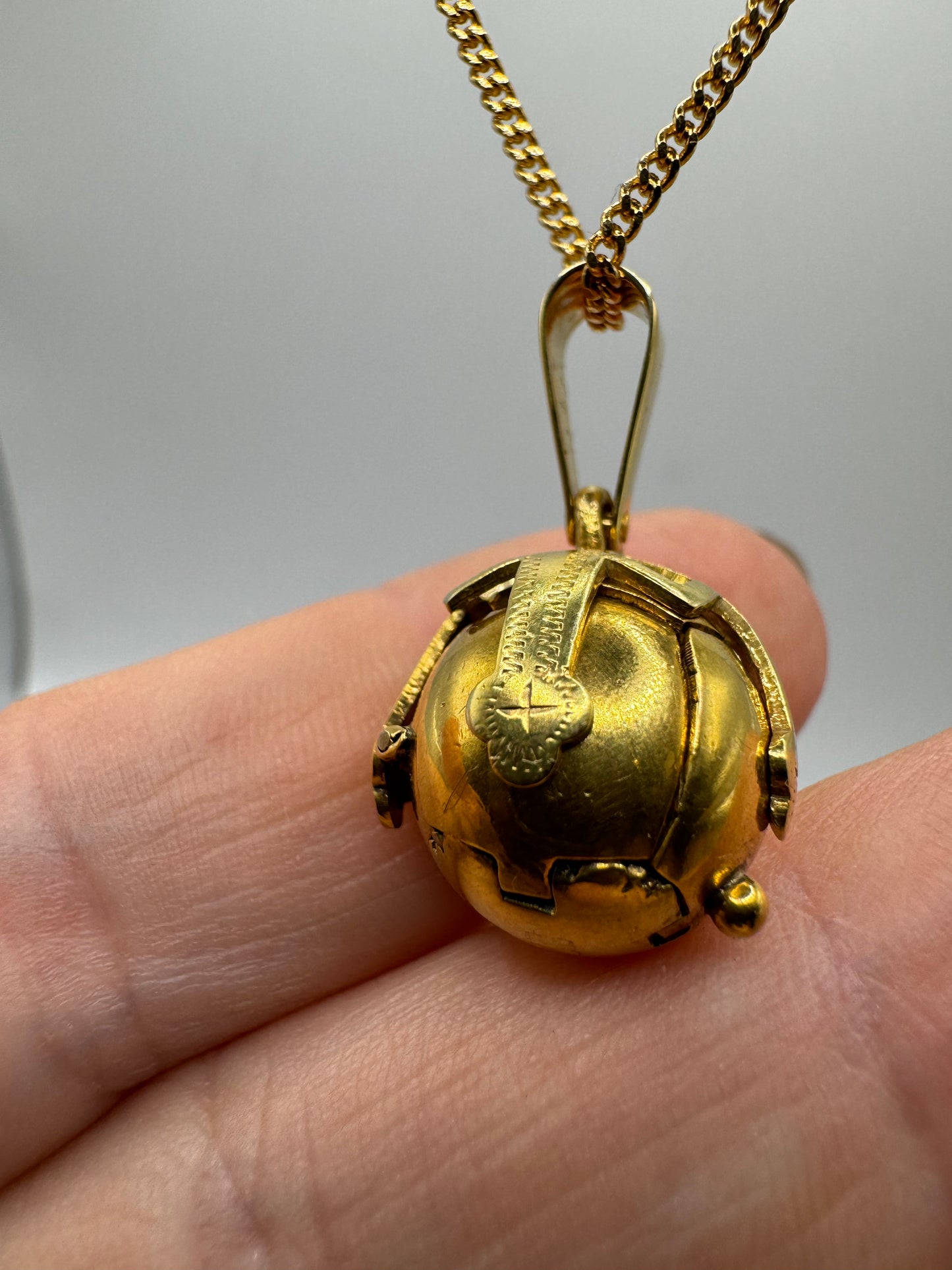 Masonic orb in solid 9ct