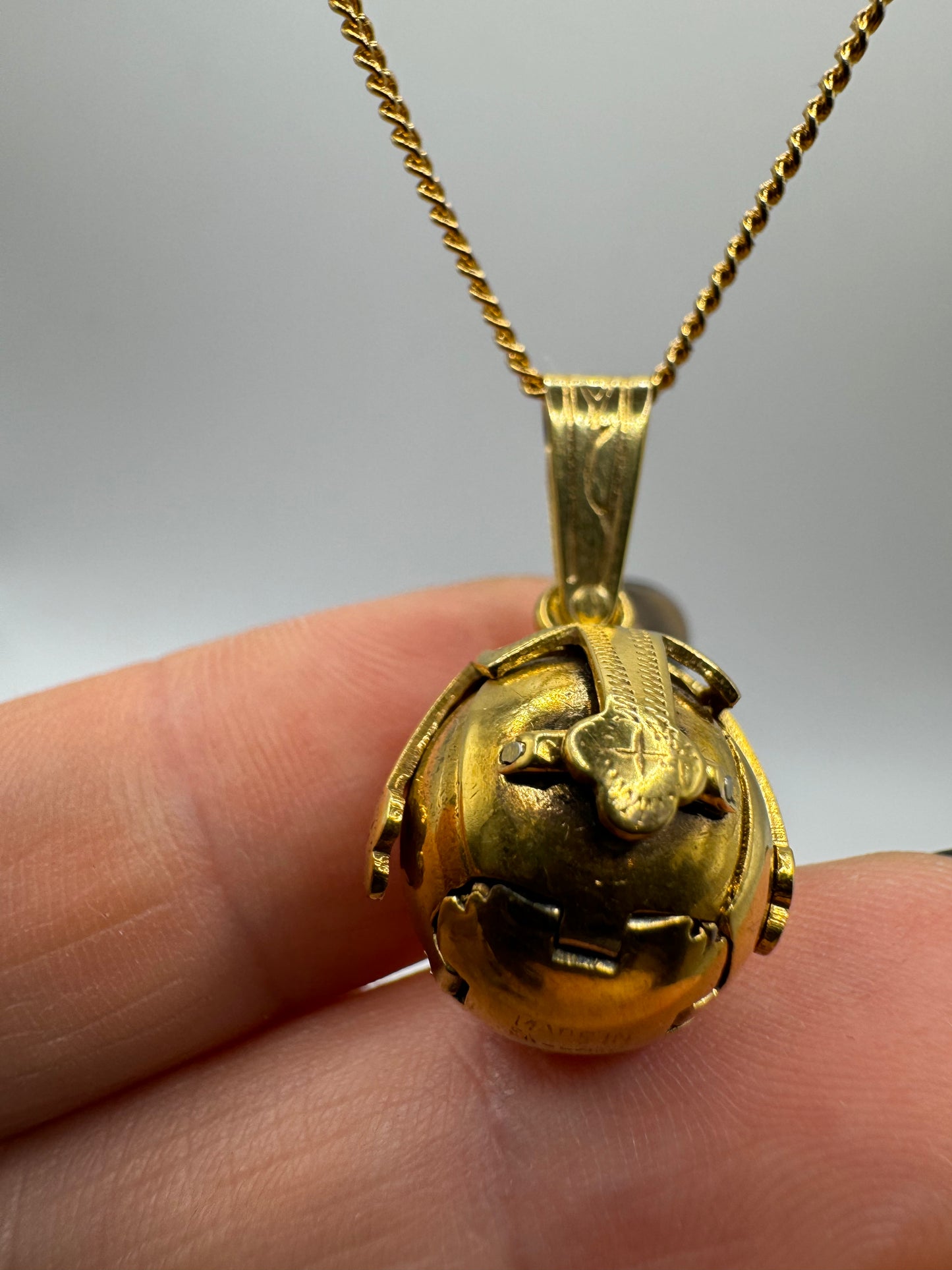 Masonic orb in solid 9ct