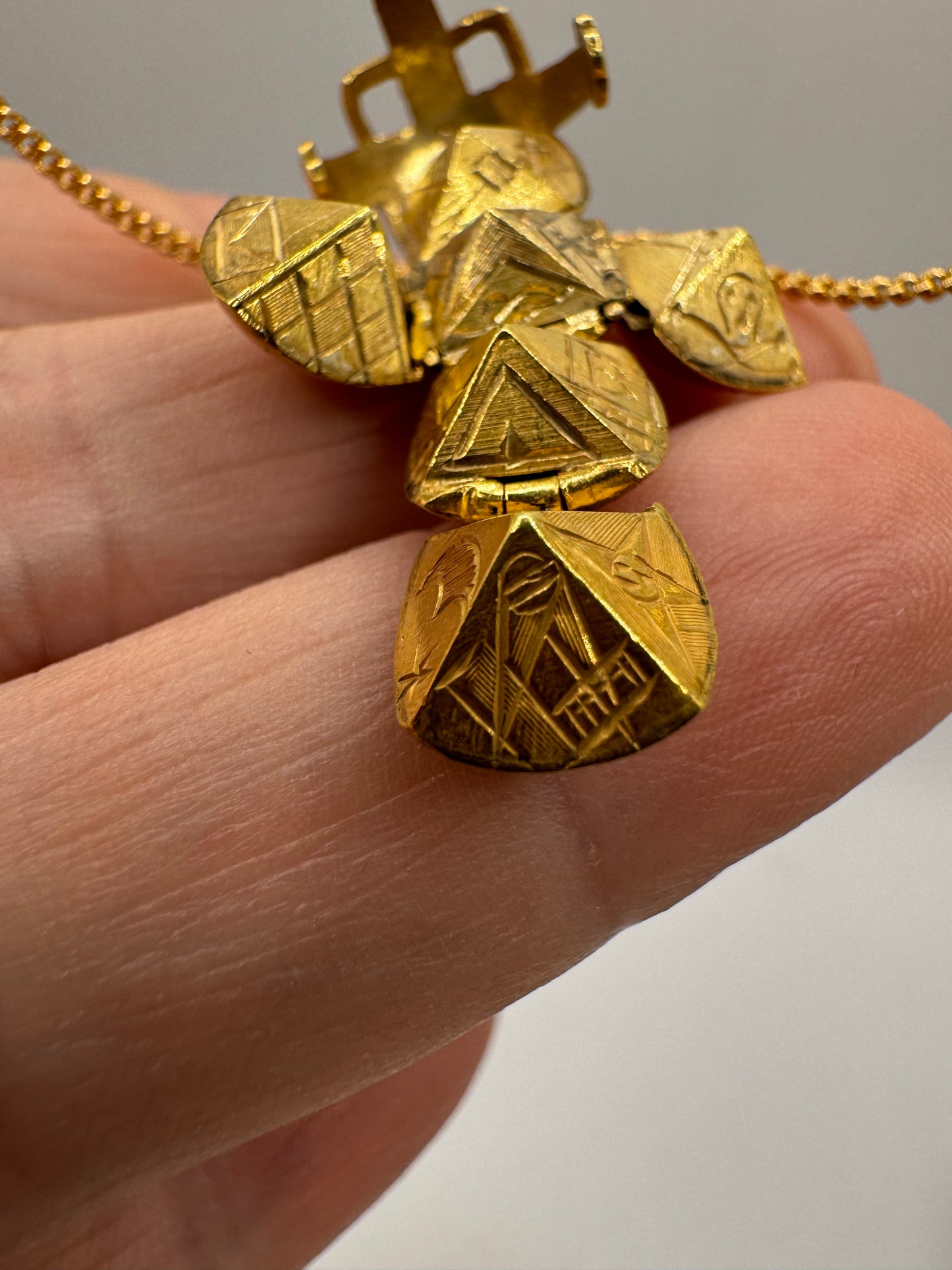 Masonic orb in solid 9ct